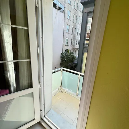Plaesant With Balcony *
