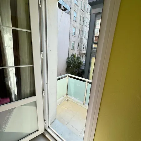 Plaesant With Balcony *