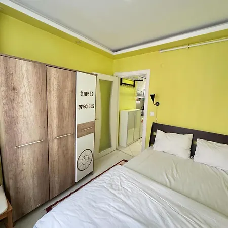 Plaesant With Balcony Apartman